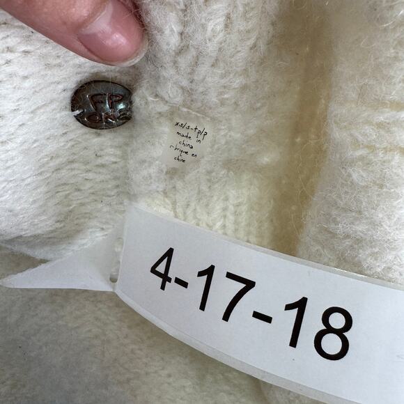 Free People Sweater Womens X Small‎ Small White Button Shawl Collar - Picture 3 of 8